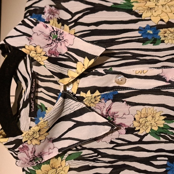 Violet & Claire Black and White Floral Button Down Shirt - Picture 5 of 7